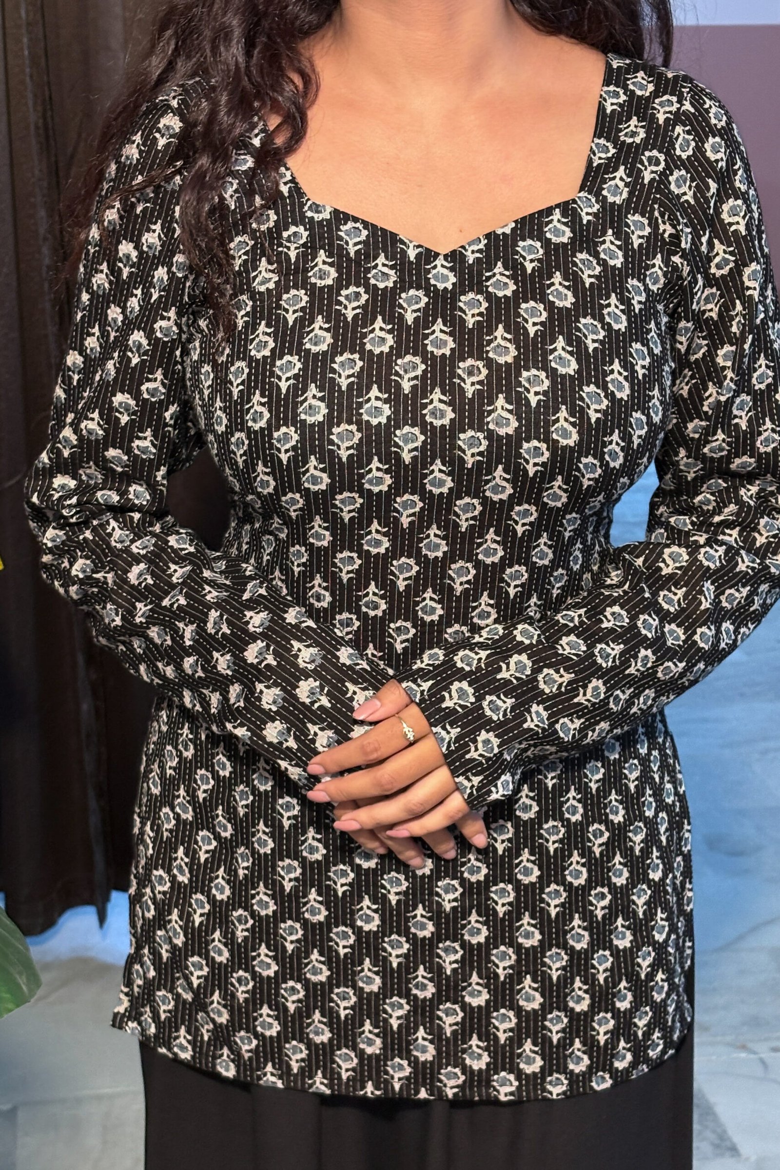 raktika kurti raktika kurti
